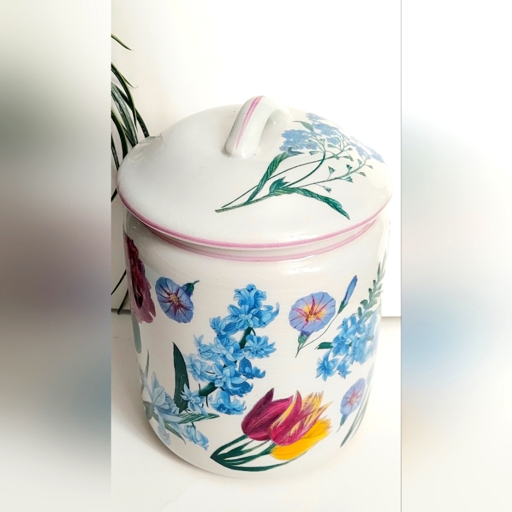 Williams & Sonoma RB Bernarda Floral Porcelain Ceramic Lidded Cannister